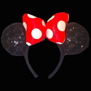 Minnie Mouse Ear With Gloves